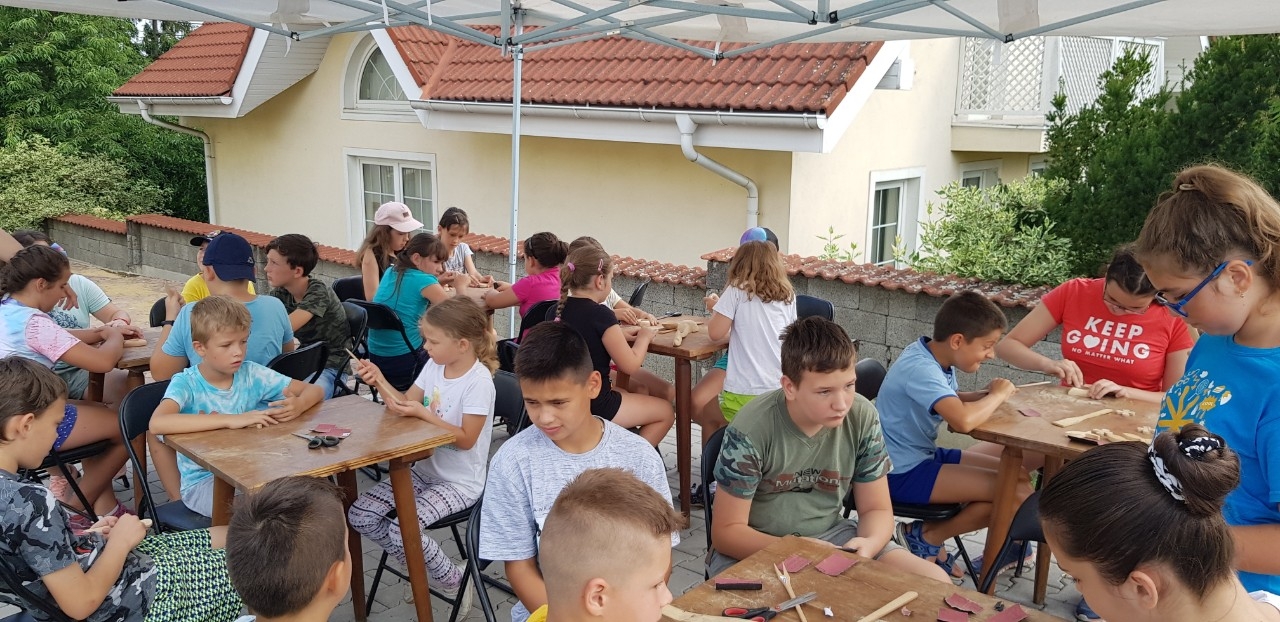Detský tábor TRI DI ART - 4. deň - Dom remesla - drevorezba a plstenie 